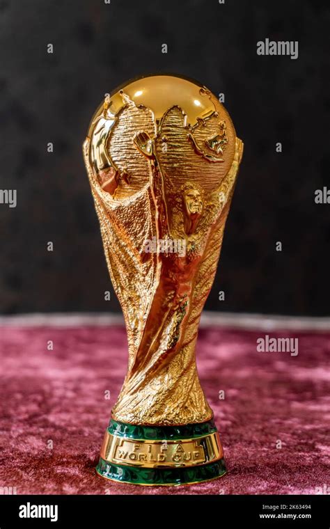 FIFA World Cup Trophy Backside 的图像结果