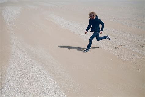 Running at the Beach 的图像结果