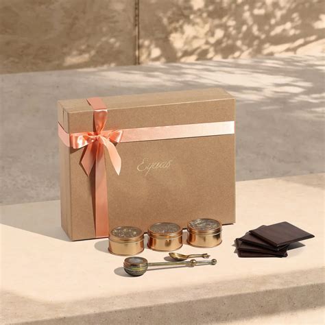 Buy Unique Gift Hampers Online In India For Every Occasion – Eyaas