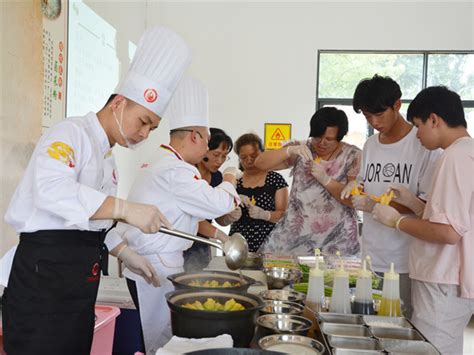 广西商业技师学院到广西桂林农业学校开展民族餐饮文化推广交流活动