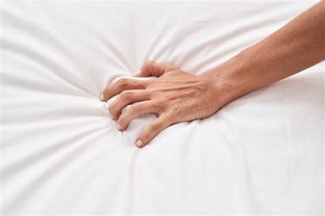 Woman having a powerful anal orgasm from a giant fucking machine inside her Vector Art