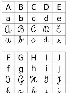 lettere in corsivo minuscolo e maiuscolo un semplice tabellone con le lettere dell alfabeto nei lettere in corsivo minuscolo e maiuscolo un semplice tabellone con le lettere dell alfabeto nei