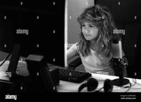 Child Playing Computer Games 的图像结果