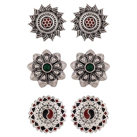 Set of three stylish studs – VOYLLA