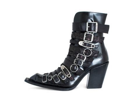 Conceptual Cookie - Black | Zip-up ankle boot with buckles | Fluevog Shoes