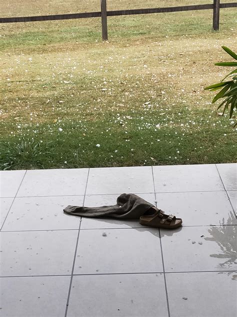 Massive hail storm out of no where 15 mins from the Sunshine Coast fire ...