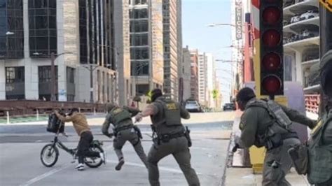 ICE mocked as video of food delivery rider escaping agents goes viral ...