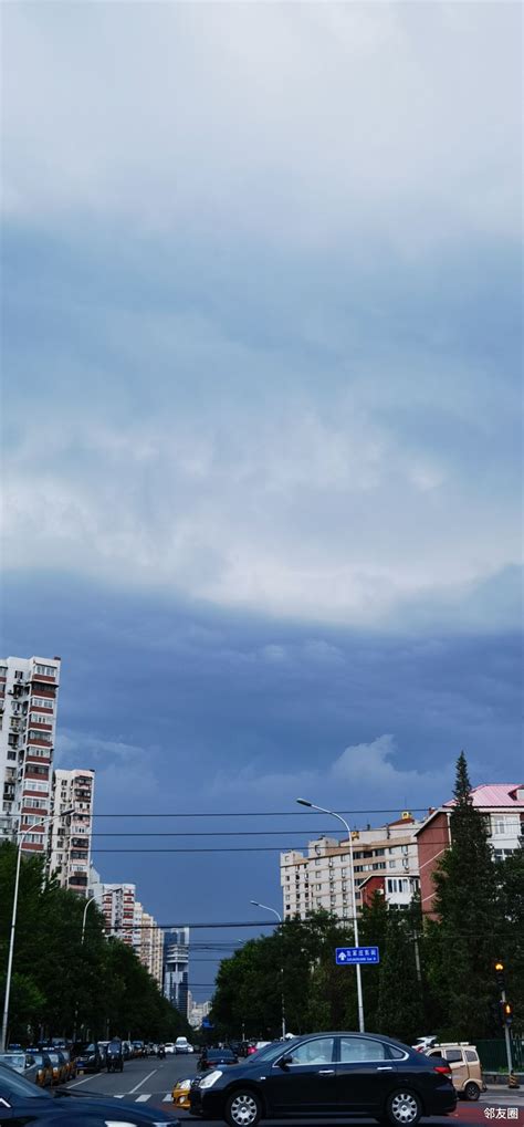 现场实拍！江西九江狂风大作：屋顶瞬间被掀飞 市民抱紧大树求生_腾讯视频