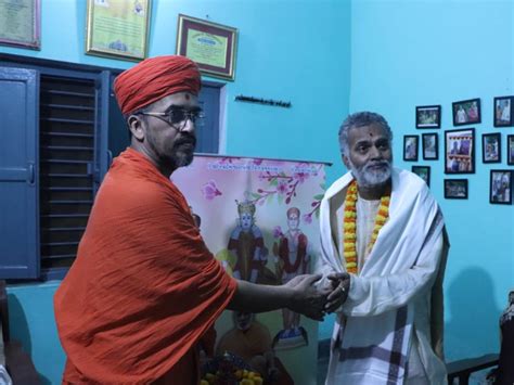 Anandapriyadasji Swami of Kumkum Temple was presented with a ...