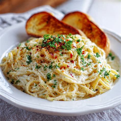 Creamy Garlic Noodles Recipe: 15-Minute Easy Weeknight Dinner - Ritzy ...