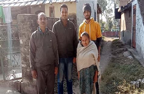 सुन लो सरकार! ये दिव्यांग परिवार लगा रहा मदद की गुहार (Watch Video ...