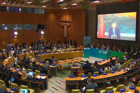 When is the deadline for countries to submit 2035 climate plans?