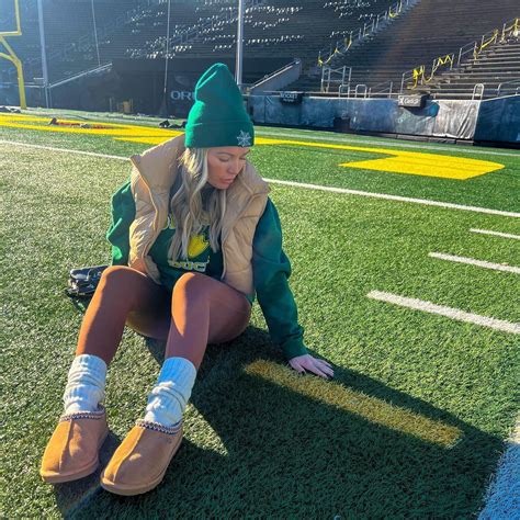 Who is Spencer Webb's girlfriend, Kelly Kay? OnlyFans model gives birth to former Oregon TE's child