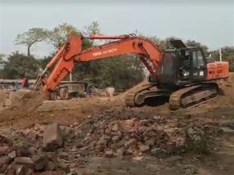 Work on Balitha Bridge, which was started to divert Vapi's traffic ...