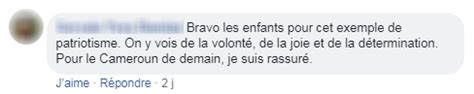 Au Cameroun, des enfants défilent sous une pluie battante devant des ...