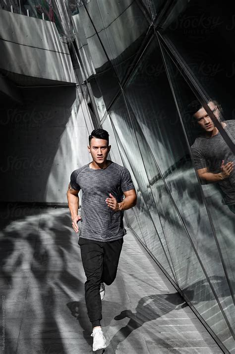 Male Runner Running 的图像结果