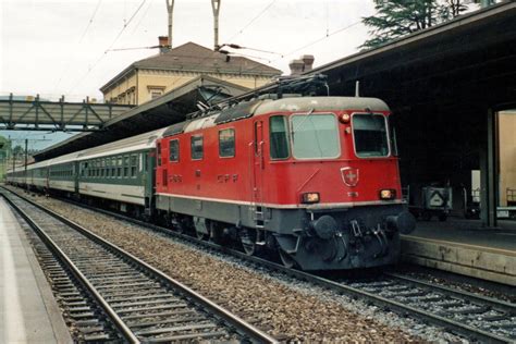 On 18 June 2001 SBB 11199 calls at Bellinzona with an IR from Locarno ...