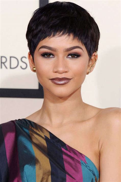 31 Best Hairstyles For Oval Face To Try In 2025 | Femina.in