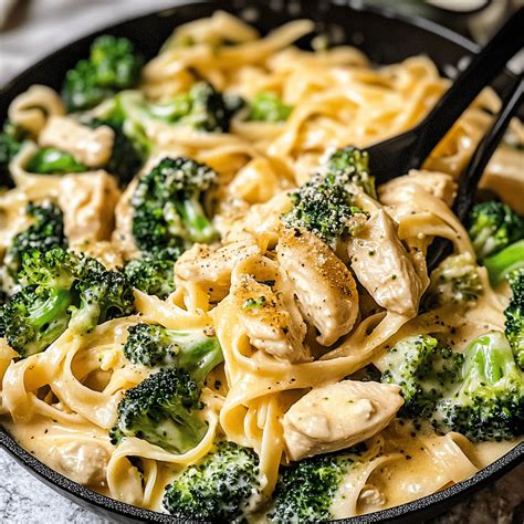 Creamy Chicken Broccoli Alfredo in 25 Mins Recipe