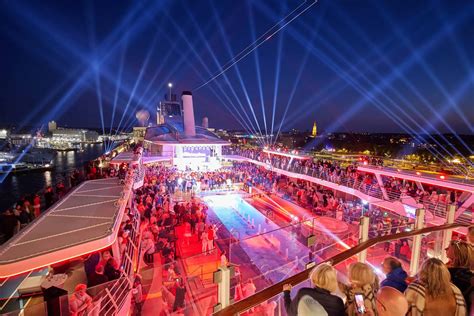 Corporate Cruise | Exclusive company events at sea | OceanEvent