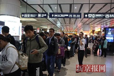 国庆假期返程高峰 地铁四号线延长运营时间_新浪新闻