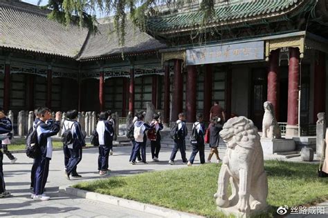 咸阳彩虹中学师生走进西安碑林博物馆和陕西历史博物馆参观研学
