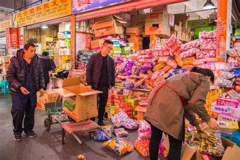 春节不打烊！餐饮商家备货忙，保障就地过年消费者“年夜饭”__财经头条