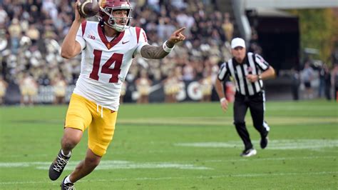 USC football ranked No. 25 in AP Poll, one spot behind 0-2 Notre Dame