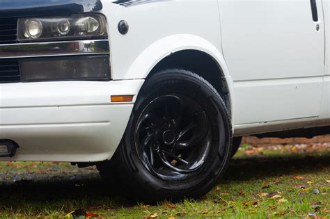 Lot 94 - 1996 Chevrolet Astro Day Van