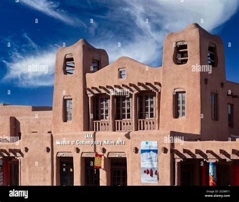 Pueblo revival architecture hi-res stock photography and images - Alamy