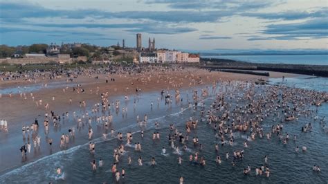 Hundreds of students strip off & brave the cold in bizarre pre-exam ...
