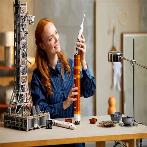 Lego 10341 Icons NASA Artemis Space Launch System (3601 Pieces) | Buy ...