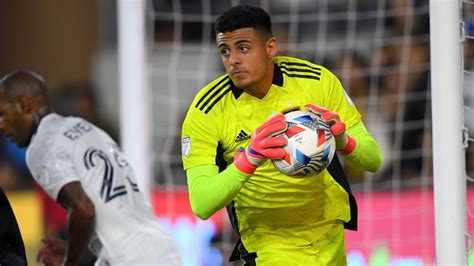 U.S. youth keeper David Ochoa switches to Mexico: 'Personal, emotional ...