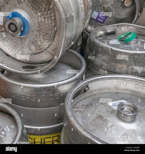 Aluminium or stainless steel beer barrels / kegs (Names of branded ...