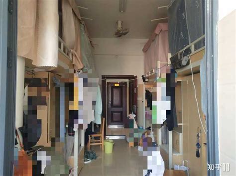 江西九江学院女学生装修复古宿舍