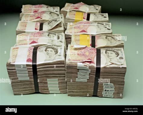 Million pounds cash hi-res stock photography and images - Alamy