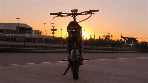 RoadRunner Pro Seated E-Scooter Unveiled With Motorbike-Like Looks and Performance - autoevolution