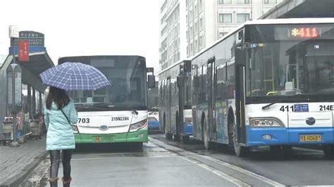武汉公交加密车次保春运畅通，703路高峰时段只需5分钟一趟_汤包TV3-梨视频官网-Pear Video