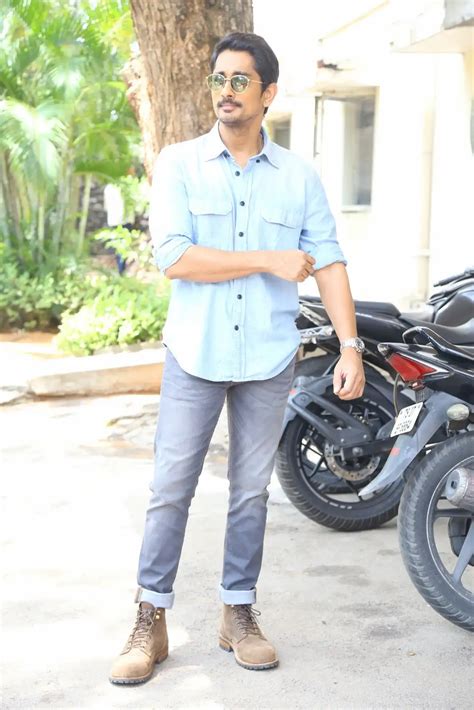 Siddharth : టక్కర్ సినిమా ప్రమోషన్స్‌లో.. సిద్ధార్థ్ స్టైలిష్ లుక్స్ ...