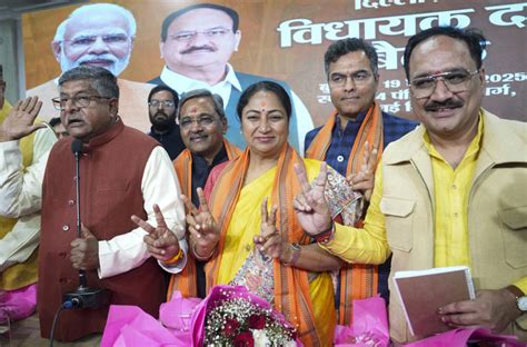 LG Saxena invites BJP's Rekha Gupta to form government in Delhi