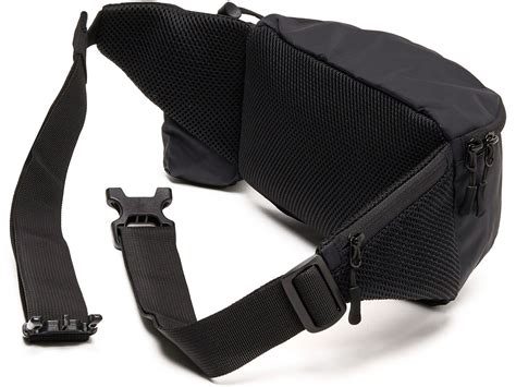 Oakley Voyager Belt Bag, blackout | BIKER-BOARDER.DE