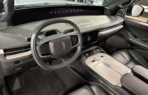 First Look: 2025 Lincoln Navigator – High-Tech Meets Traditional Luxury ...