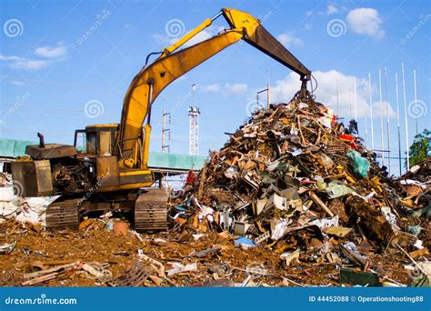 Scrap Loading Truck 的图像结果