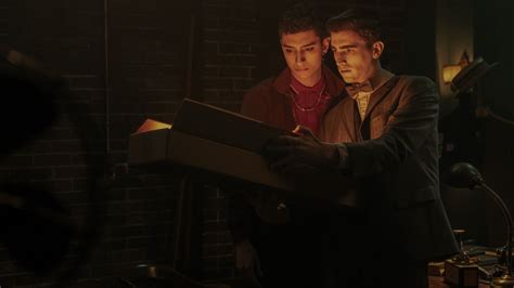 Netflix's 'Dead Boy Detectives' trailer brings Neil Gaiman's paranormal ...