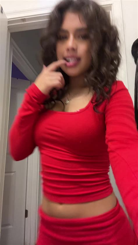 Victoria Jaimes (@victoriajaiimes) - Urlebird