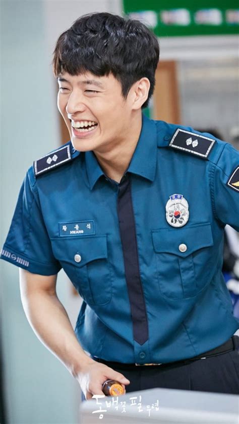 DRAMAS wallpaper에 있는 핀 | 연예인, 동백나무, 남자
