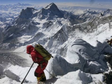 Indian Mountaineer Mom Who Climbed Mount Everest Twice In Five Days Now ...