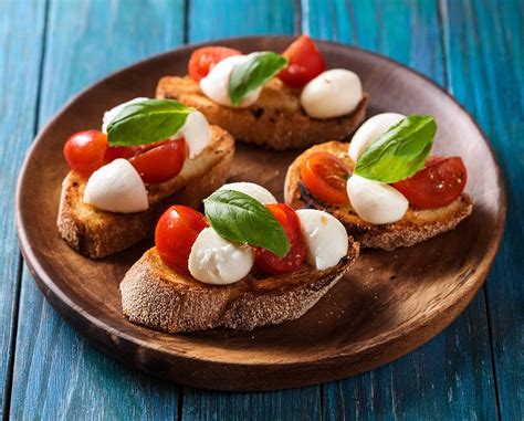 bruschetta recipe with mozzarella N°1- recipeplatter