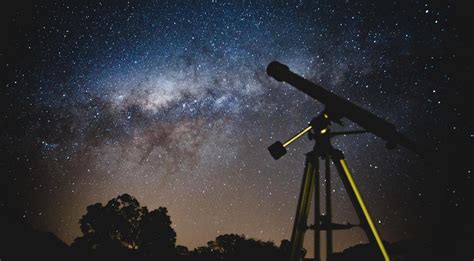 Venus and Jupiter are meeting in rare planetary conjunction! Moon to ...