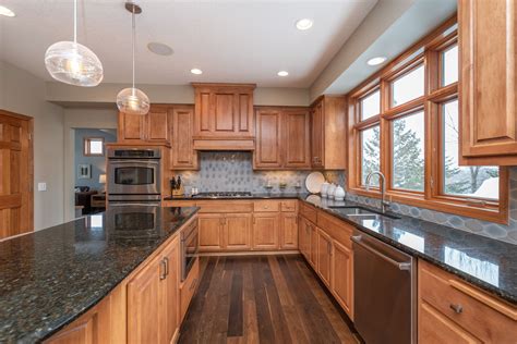 Light Laminate Flooring With Dark Cabinets – Flooring Tips